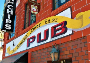 The Swingin' Door, a dog-friendly restaurant in San Mateo, California