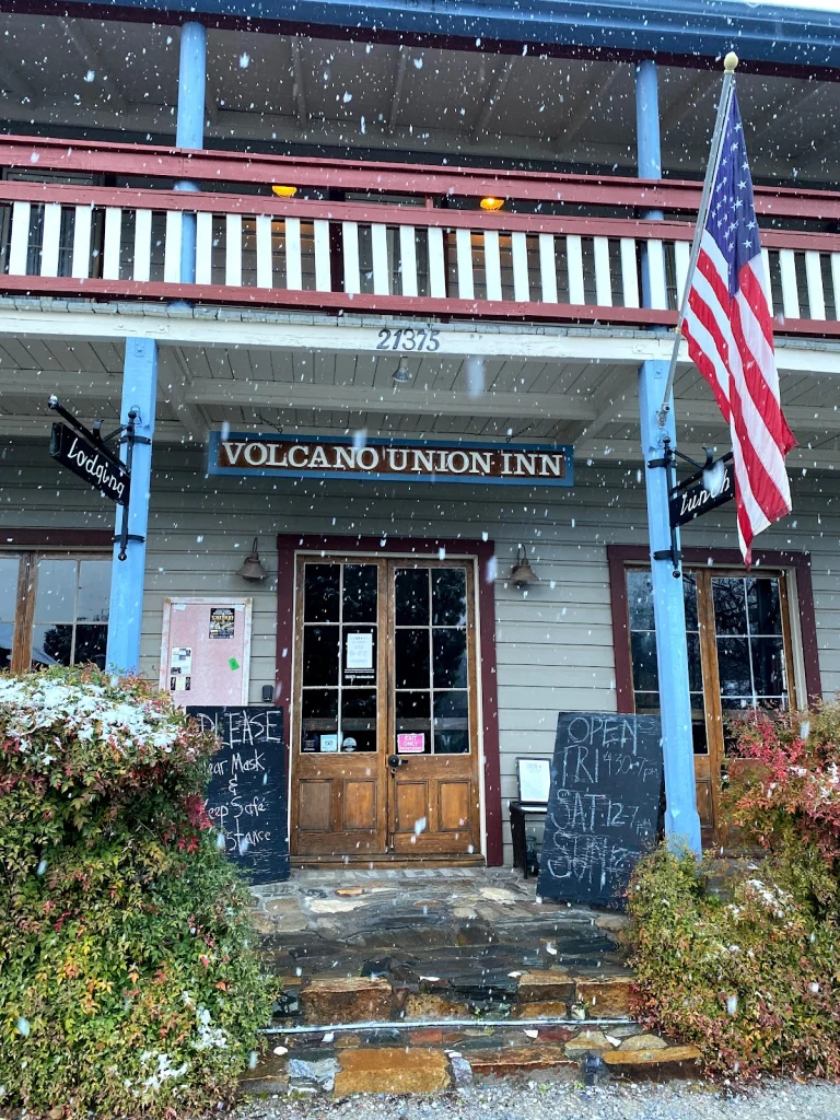 The Union Pub, Volcano