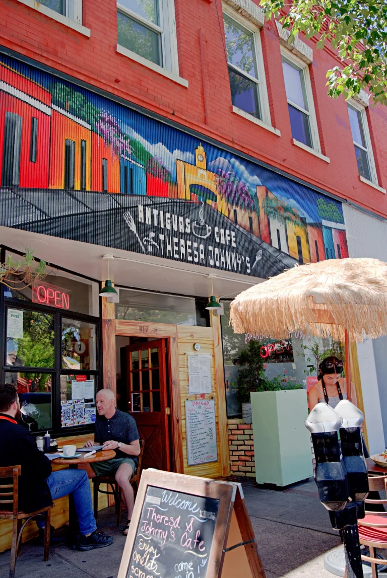 Theresa’s & Johnny’s, a dog-friendly restaurant in San Rafael, California