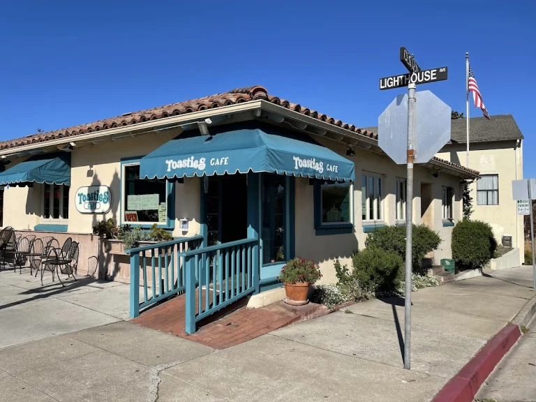 Toasties Cafe, a dog-friendly restaurant in Pacific Grove, California