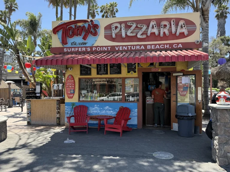 Tony's Pizzaria, a dog-friendly restaurant in Ventura, California