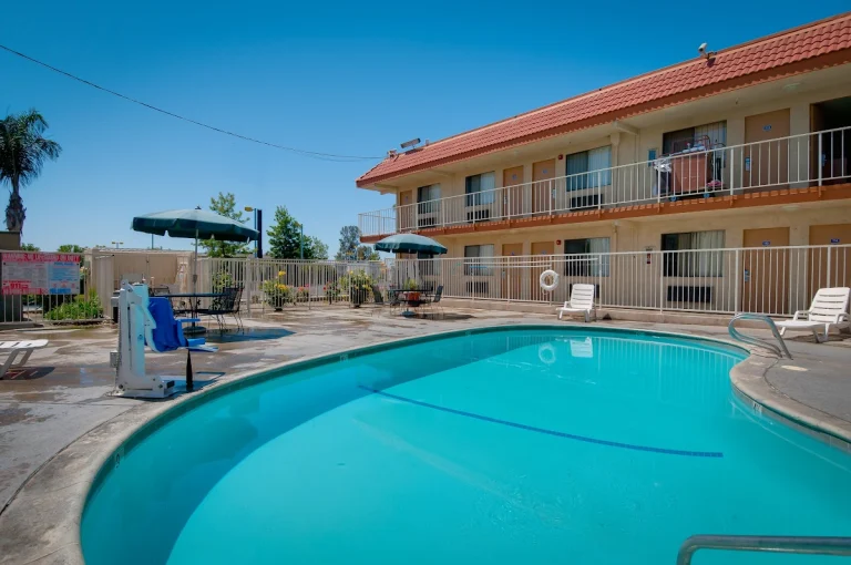 Vagabond Inn, a dog-friendly hotel in Bakersfield, California