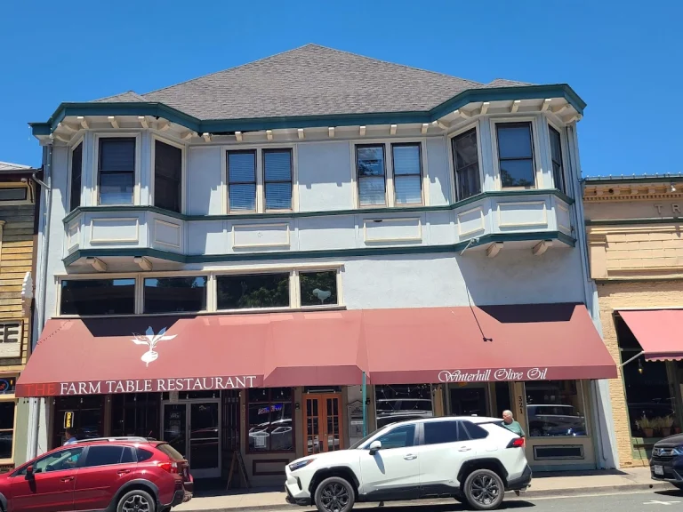 Winterhill, a dog-friendly shopping destination in Placerville, California