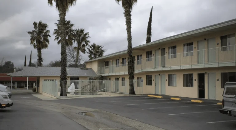 Bridgeway Inn & Suites