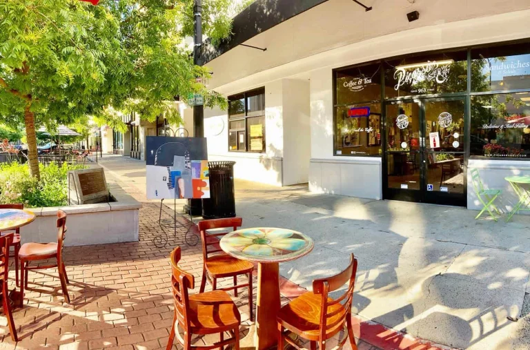 Picasso’s Gourmet Deli & Art, a dog-friendly restaurant in Modesto, California