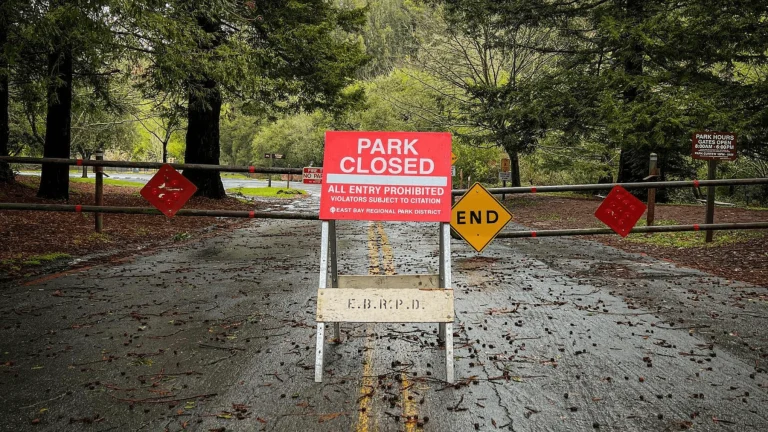 Image from East Bay Regional Park Districts urging public and their dogs not to enter closed parks on DogTrekker