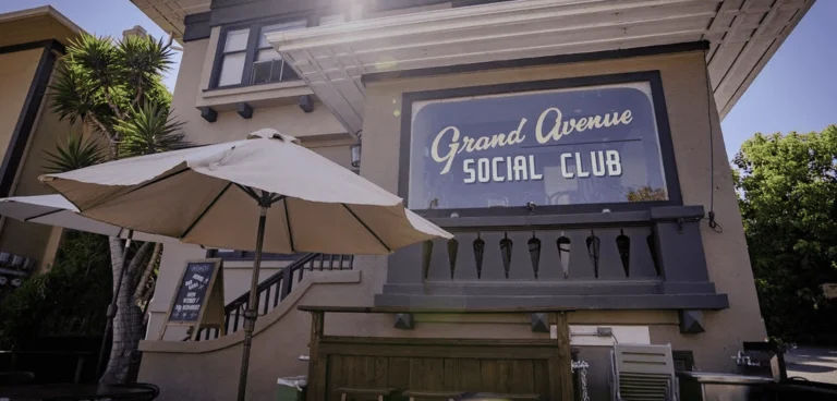 Grand Avenue Social Club, a dog-friendly bar in Oakland, California