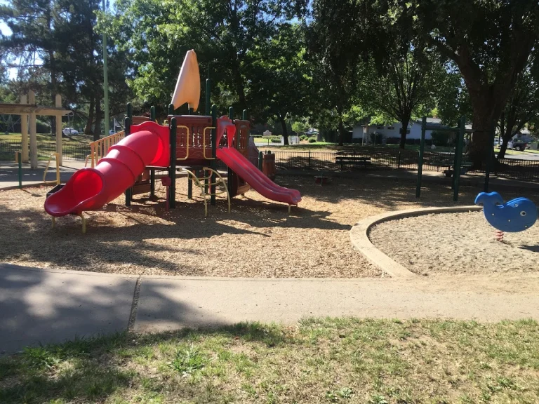 Glenbrook Park, a dog-friendly hiking trail in Sacramento, California