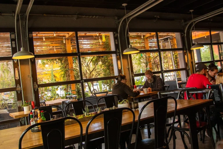 Meet & Eat, a dog-friendly restaurant in Sacramento, California