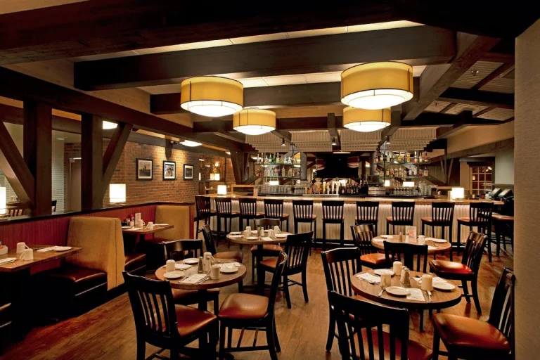 Max’s Restaurant & Bar