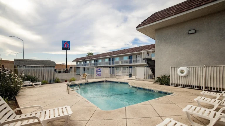 Motel 6 Ontario Airport, a dog-friendly hotel in Ontario, California
