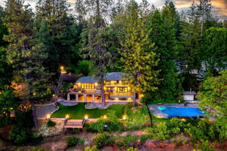 Mountain Shadows Retreat, a dog-friendly lodging in Foresthill, California