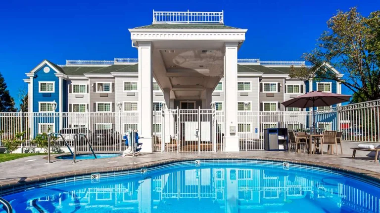 Best Western Paradise Hotel, a dog-friendly hotel in Paradise, California