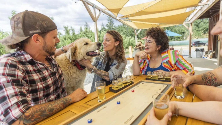 group-at-yosemite-mariposa-county-pet-friendly-bar