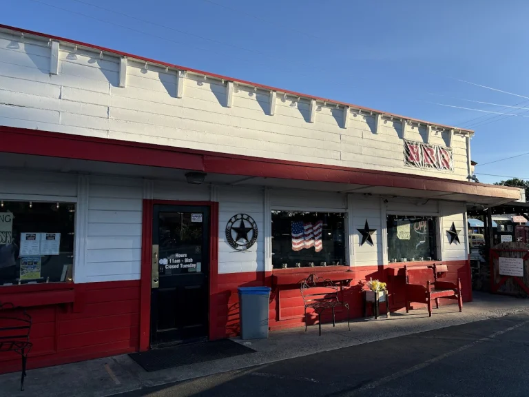 Holy Smoke Texas BBQ, a dog-friendly restaurant in Bishop, California