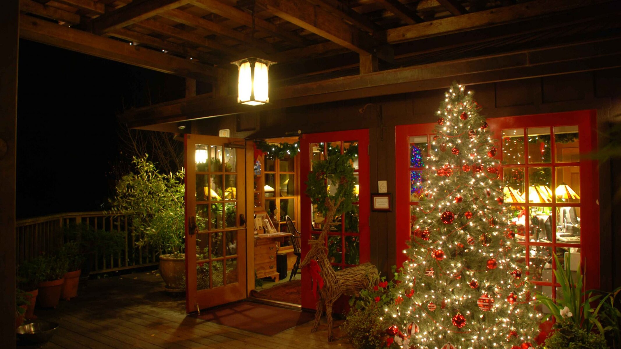 Stanford Inn holiday tree