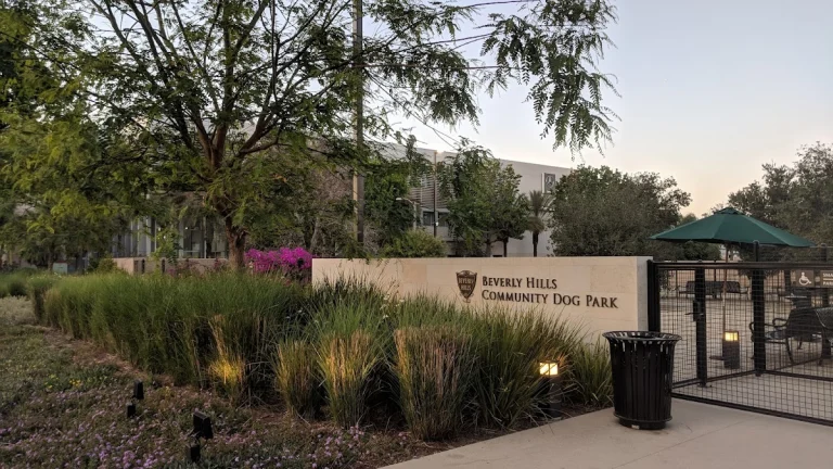 Beverly Hills Dog Park, a dog-friendly dog park in Los Angeles County, California