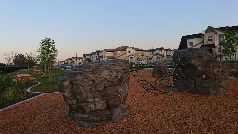 Enclave Dog Park, a dog-friendly dog park in Ventura County, California