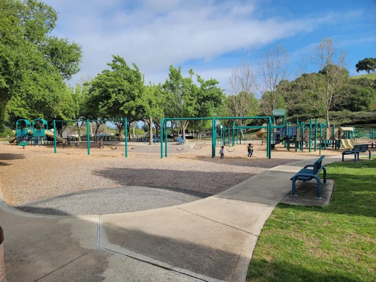 Memorial Park Small Dog Park, a dog-friendly dog park in Alameda County, California