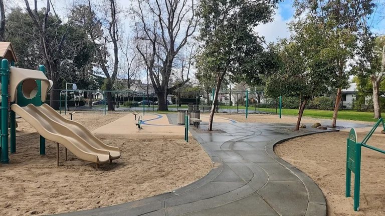 Peers Park Dog Park, a dog-friendly dog park in San Mateo County, California