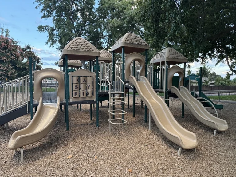 Woodglen Dog Park, a dog-friendly dog park in San Diego County, California