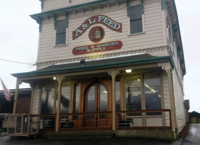 A & L Feed, a dog-friendly pet supply store in Mckinleyville, California