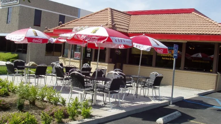 Alea Cafe, a dog-friendly restaurant in Anaheim, California