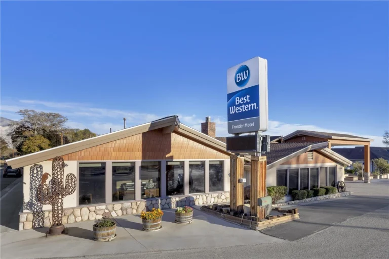 Best Western Frontier Motel, a dog-friendly hotel in Lone Pine, California