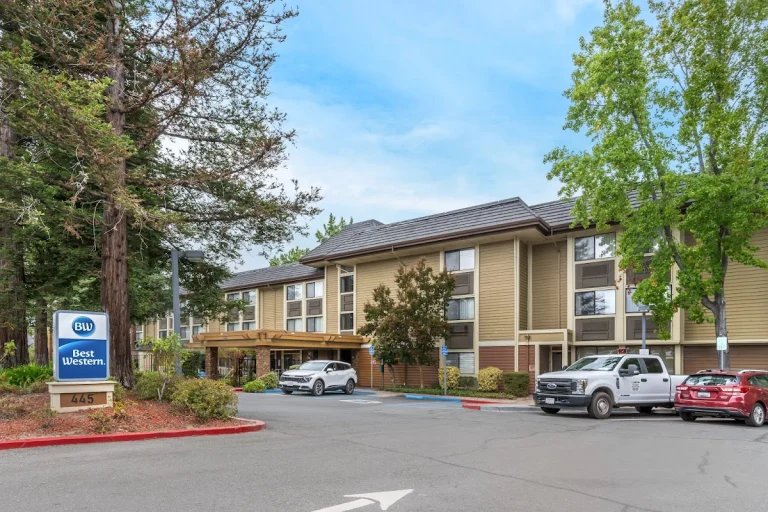 Best Western John Muir Inn, a dog-friendly hotel in Martinez, California