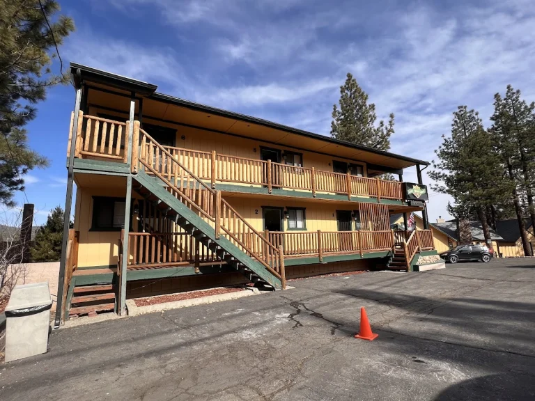 Big Bear LakeFront Lodge