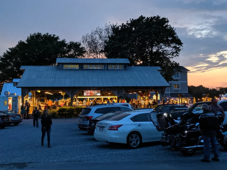 Boathouse Bar & Stowaway Grill