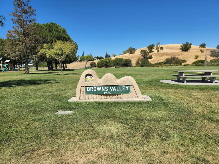 Browns Valley Park, a dog-friendly hiking trail in Vacaville, California