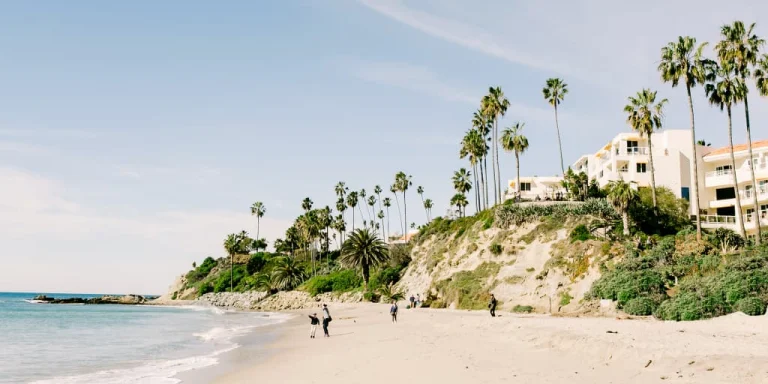 Casa Loma Beach Hotel