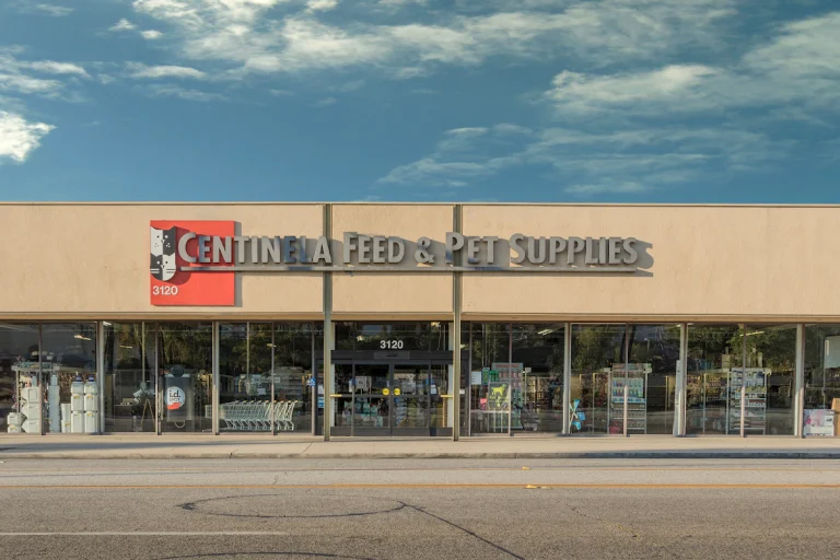 Centinela Feed Pasadena, a dog-friendly pet supply store in Pasadena, California