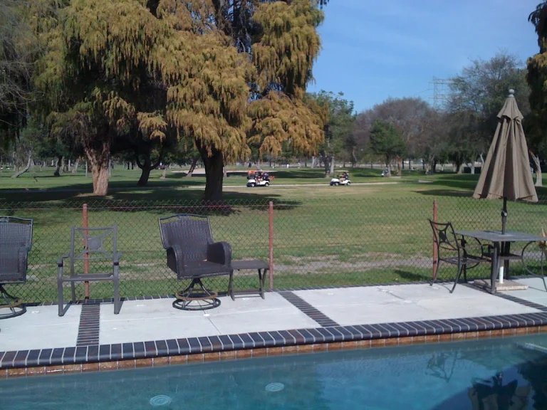 Crossroads Country Club Pet, a dog-friendly campground in Stanton, California