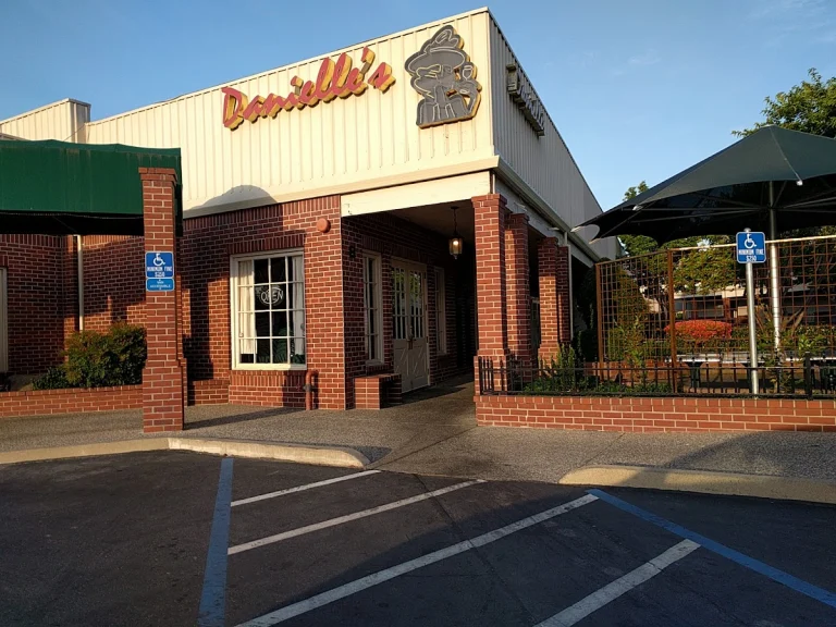 Danielle’s Creperie, a dog-friendly restaurant in Sacramento, California