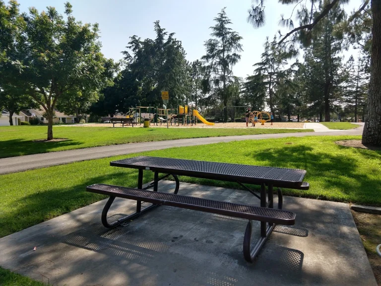 Del Rancho Park, a dog-friendly hiking trail in Ontario, California