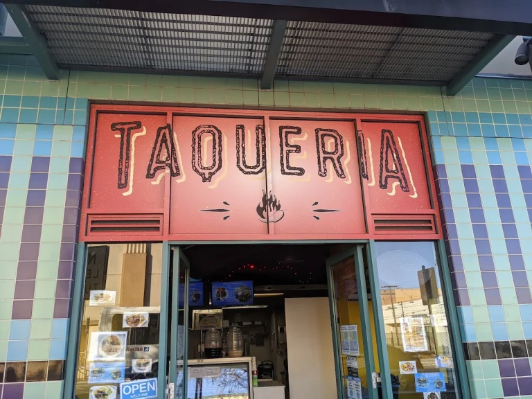 Fletch's, a dog-friendly restaurant in San Mateo, California
