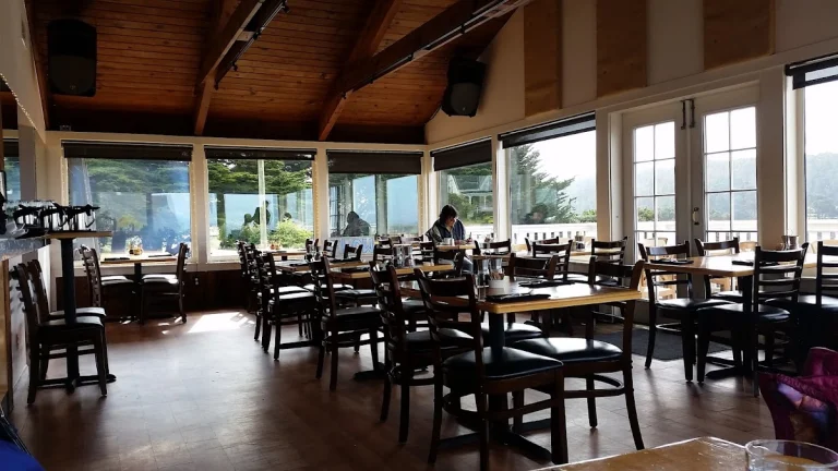 Flow Restaurant & Lounge