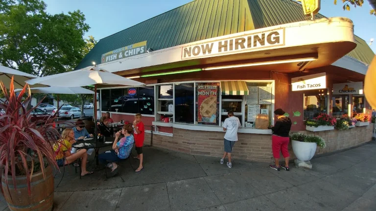 Fourth and Sea Fish and Chips, a dog-friendly restaurant in Petaluma, California