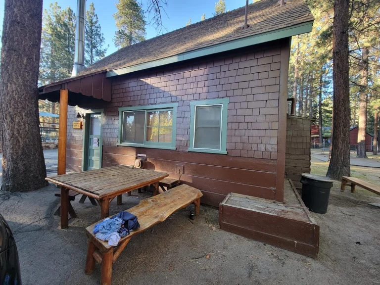 Golden Bear Cottages