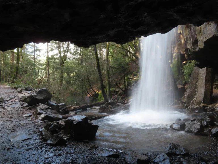 Hedge Creek Falls