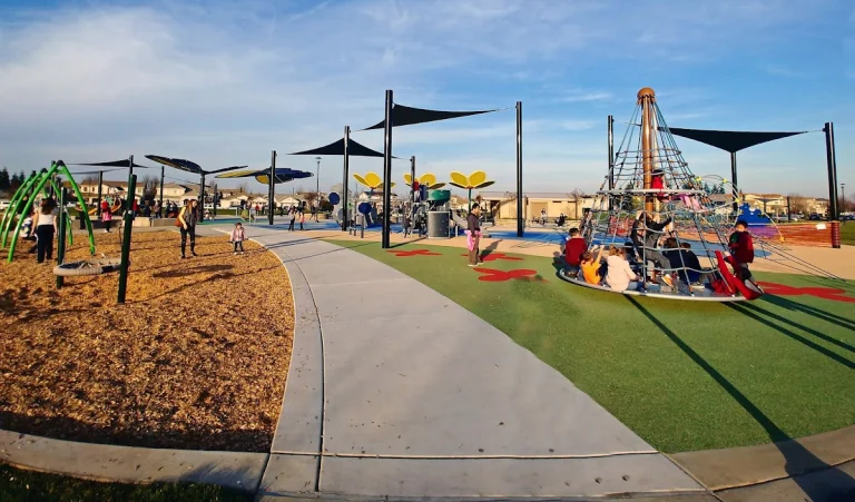 Heron Landing Community Park, a dog-friendly hiking trail in Rancho Cordova, California