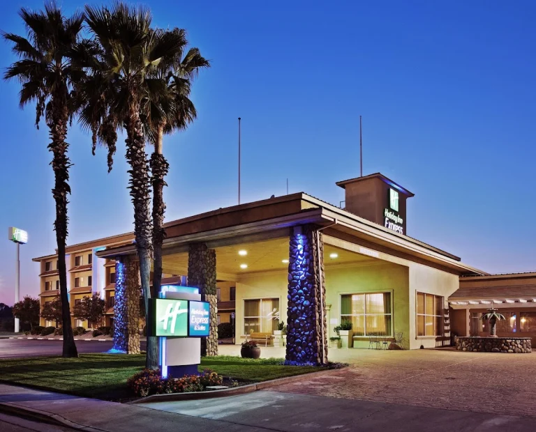 Holiday Inn Express Corning, a dog-friendly hotel in Corning, California