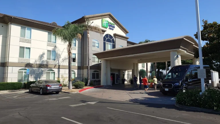 Holiday Inn Dinuba West, a dog-friendly hotel in Dinuba, California