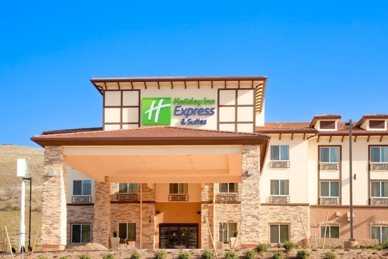 Holiday Inn Frazier Park, a dog-friendly hotel in Lebec, California