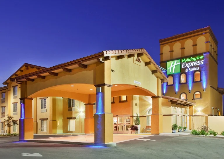Holiday Inn Willows, a dog-friendly hotel in Willows, California