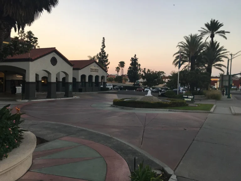 Hotel Menage, a dog-friendly hotel in Anaheim, California