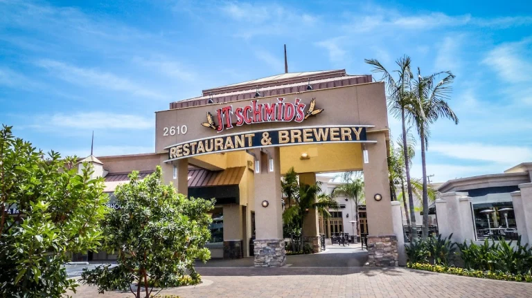 JT Schmid’s Restaurant, a dog-friendly restaurant in Anaheim, California
