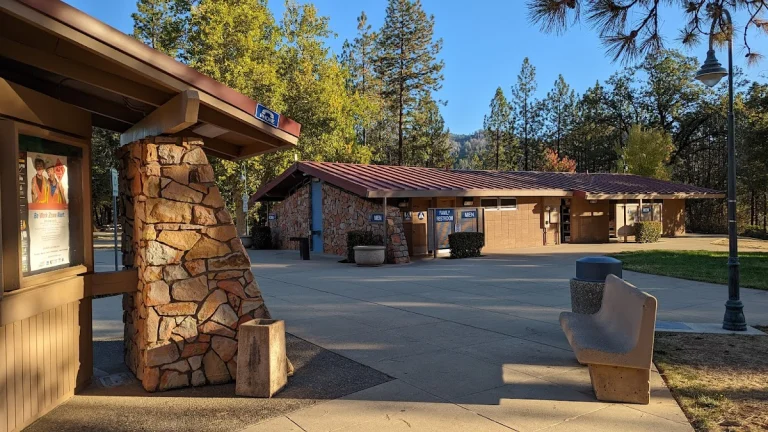 Lakehead Rest Area I-5 South, a dog-friendly park in Lakehead, California